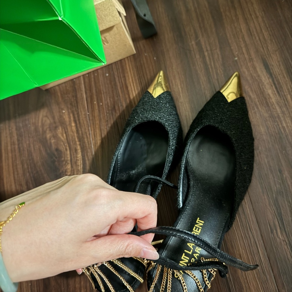New no brand Black and Gold Women's Shoes